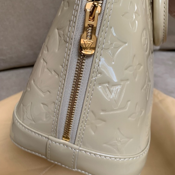 Brand New Louis Vuitton , classic Alma PM - Picture 5 of 11
